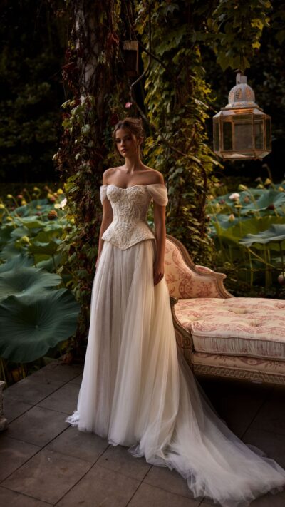 لباس عروس مدل آتُلا – طراحی اروپایی با دامن حجیم و یقه‌ی قلبی